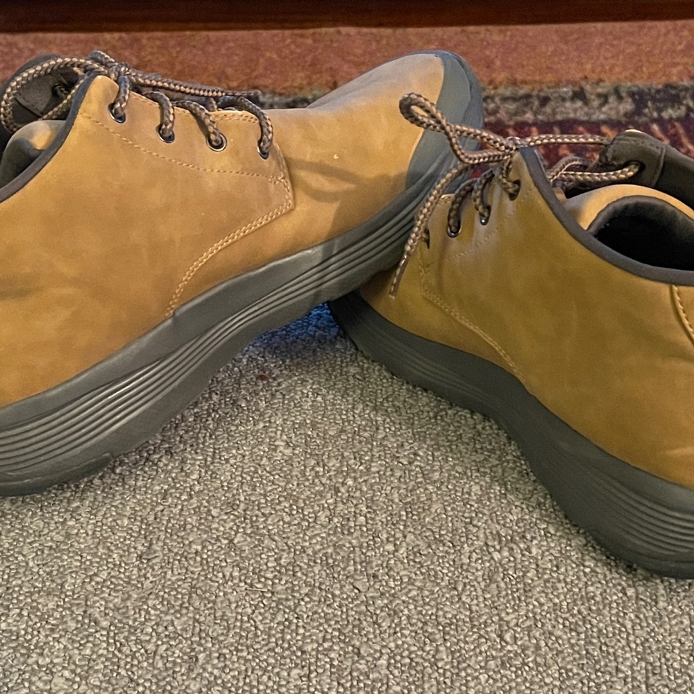 Men's Tan Casual Shoes, size 11